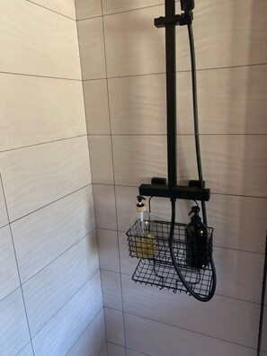 Shower, hair dryer, towels, soap - Casa Rural Rodeada de Naturaleza. A Medio Camino Ntre A Coruña y Santiago (Ordes)
