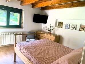 3 chambres, fer et planche à repasser, Wi-Fi, draps fournis
