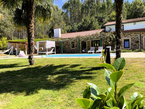 Casa Rural Rodeada de Naturaleza. A Medio Camino Ntre A Coruña y Santiago