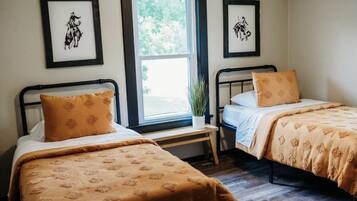 3 bedrooms, bed sheets
