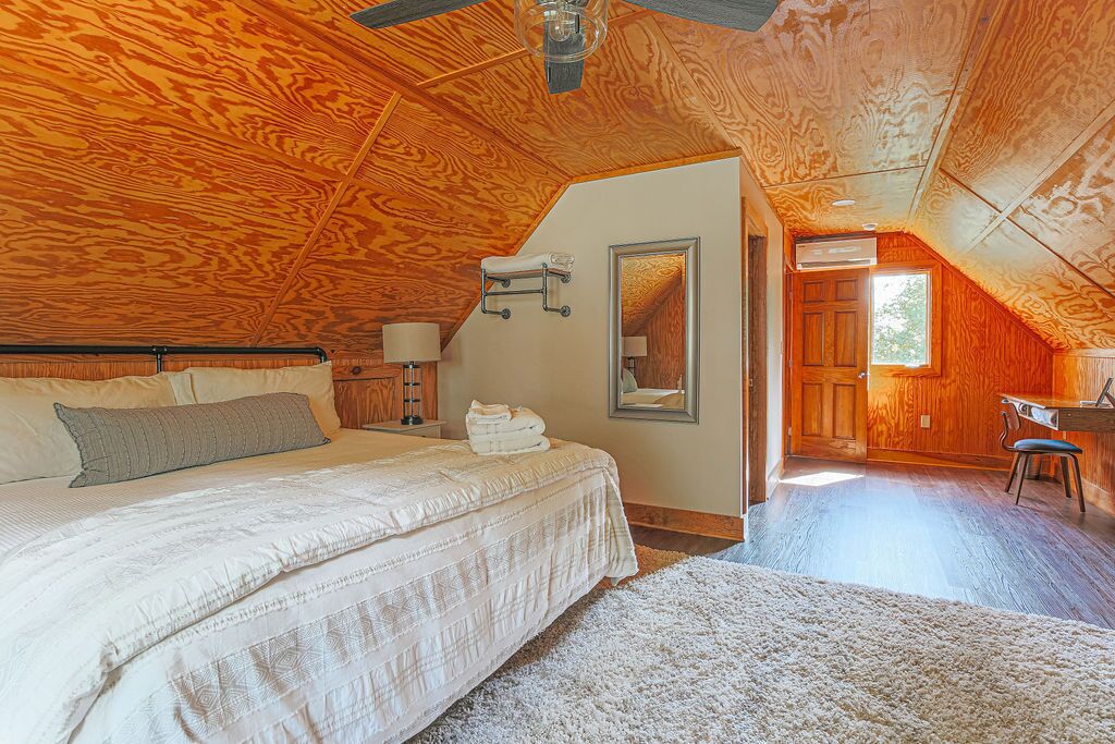 1 bedroom, desk, WiFi (free), bed sheets