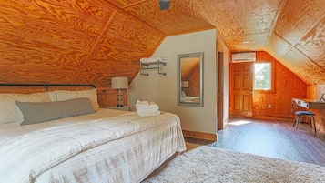 1 bedroom, desk, WiFi (free), bed sheets
