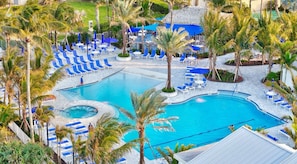 Pool - Ocean Village - Beach Condo just a few steps away from the beach 🏖 (Fort Pierce)