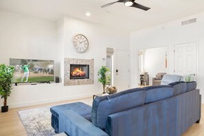 Smart TV, fireplace