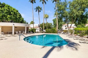 Piscine extérieure, piscine chauffée