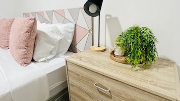 3 bedrooms, iron/ironing board, WiFi, bed sheets