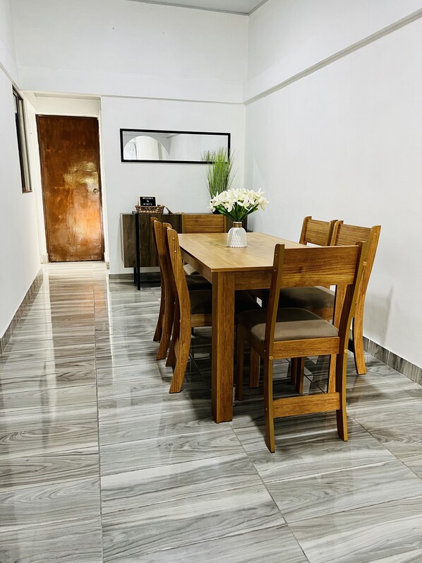 Dining - Beautiful clean home close to San Salvador, Airport, Zacateculuca 3bed 1 bath (Zacatecoluca)