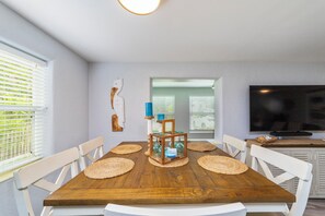 Dining - Cozy beach house- sleeps six comfortably. 2 blocks from the beach & Flagler Ave. (New Smyrna Beach)