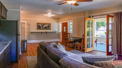 5 bedroom historic home with brand new furnishings, and is perfect for up to 14 guests.