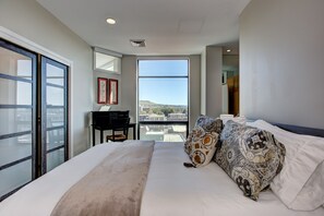 2 bedrooms, desk, iron/ironing board, free WiFi