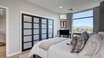 2 habitaciones, escritorio, tabla de planchar con plancha y wifi gratis