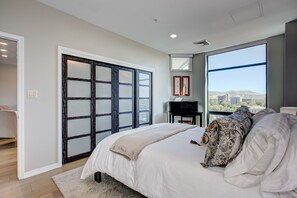 2 habitaciones, escritorio, tabla de planchar con plancha y wifi gratis 