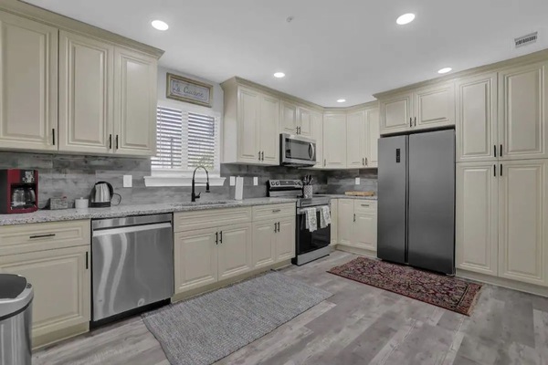 Frigorífic, microones, forn i placa de cuina