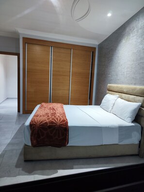 2 habitaciones, espacio para trabajar con laptop y wifi gratis