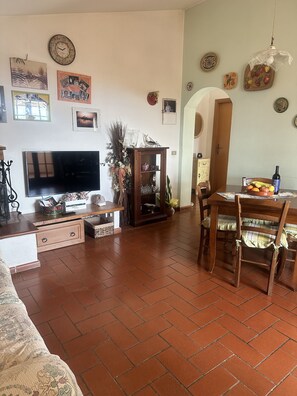 Interior - Appartamento Raffaello in riva al lago con giardino e piscina  (Massaciuccoli)