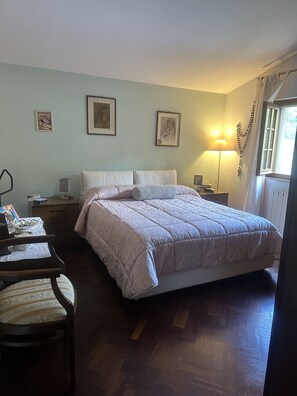2 bedrooms, in-room safe, desk, iron/ironing board - Appartamento Raffaello in riva al lago con giardino e piscina  (Massaciuccoli)