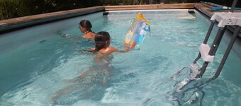 Appartamento Raffaello in riva al lago con giardino e piscina 
