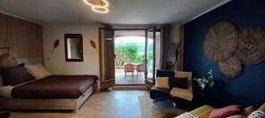 واي فاي مجانًا وملاءات أسرّة