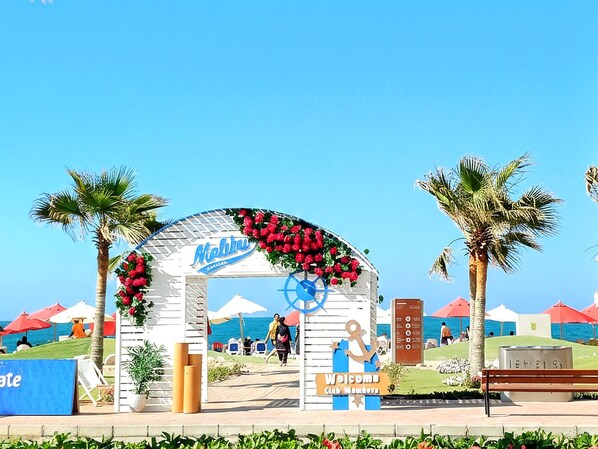 A beachside entrance with a sign reading "Welcome Club Members."