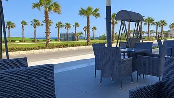 Chalet, 2 Bedrooms, Accessible, Smoking | Lounge