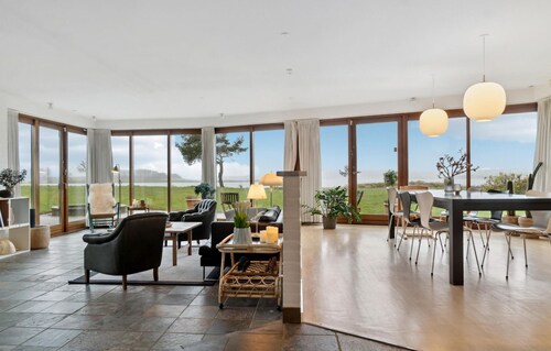 Cozy home in Malling with WiFi