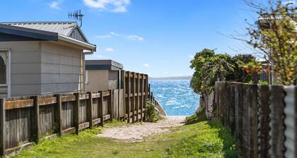Poolside Serenity - Papamoa Beach Holiday Home