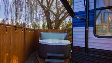 Outdoor spa tub