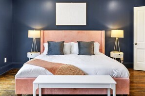 4 bedrooms, desk, WiFi, bed sheets
