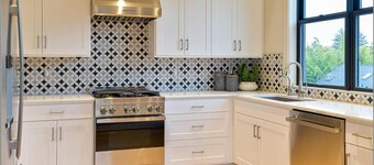 Luxury condo with 2 bedrooms/2 bathrooms, sleeper sofa, full kitchen.