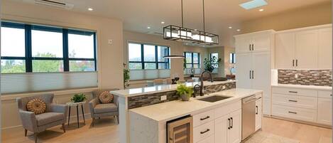 Frigorifero, microonde, piano cottura, macchina per tè/caffè