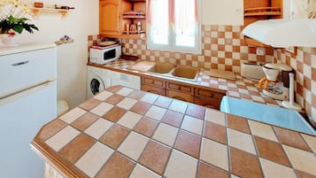 Oven, stovetop, dishwasher, coffee/tea maker