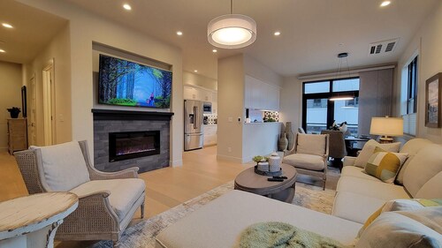 Entire 2nd floor of Plaza North with 3 separate suites each with its own kitchen and bedrooms.