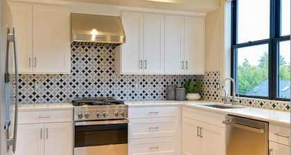 Entire 2nd floor of Plaza North with 3 separate suites each with its own kitchen and bedrooms.