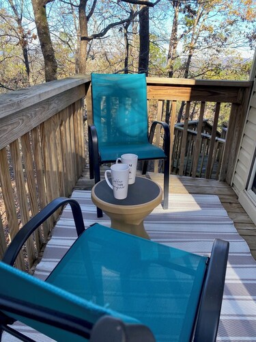 Breathtaking mountain views-4king en suites, bunk rm, sauna, air hockey,MANCAVE!