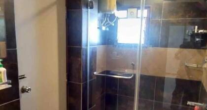 Besant Nagar, Fully Furnished Accommodates 6 adults-Wireless Internet ready