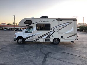 Property grounds - Road Surfer-- Resort-Style RV Stay Near The Strip (Las Vegas)