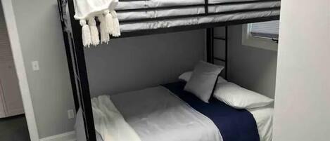 2 bedrooms, travel cot, WiFi, bed sheets