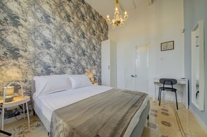 5 Schlafzimmer, Schreibtisch, Bügeleisen/Bügelbrett, kostenloses WLAN