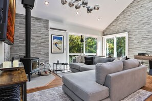 Living area - Mountainside Retreat - Ski On/Off (Tannersville)