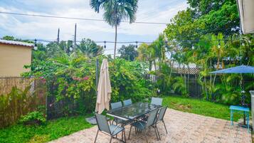 Deluxe House | Garden view