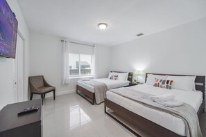 Deluxe House | 3 bedrooms, premium bedding, desk, iron/ironing board - Peaceful Comfort: Comfortable Miami Home (Miami)