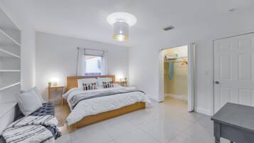 Deluxe House | 3 bedrooms, premium bedding, desk, iron/ironing board