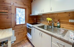 Kjøleskap, kokeplater og kaffetrakter/tekoker