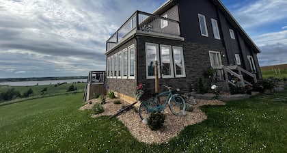 Orwell Cove Oasis - Art and Beauty meets Country Living.