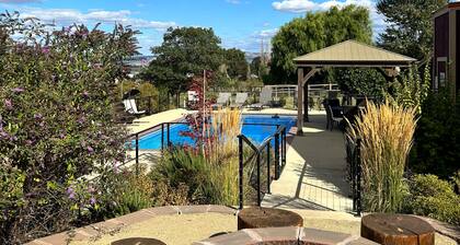 3 bedrooms all with queen-size beds, and 2 bathrooms.