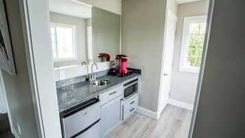 Fridge, microwave, stovetop