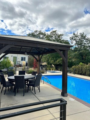 Pool - 3 units of 5 bedrooms, 4 bathrooms, murphy bed, sofa sleeper, pool & hot tub. (Medford)