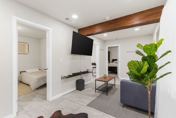 2 bedrooms, iron/ironing board, WiFi, bed sheets - Comfortable Compton 2 Bed APT 2 (Compton)