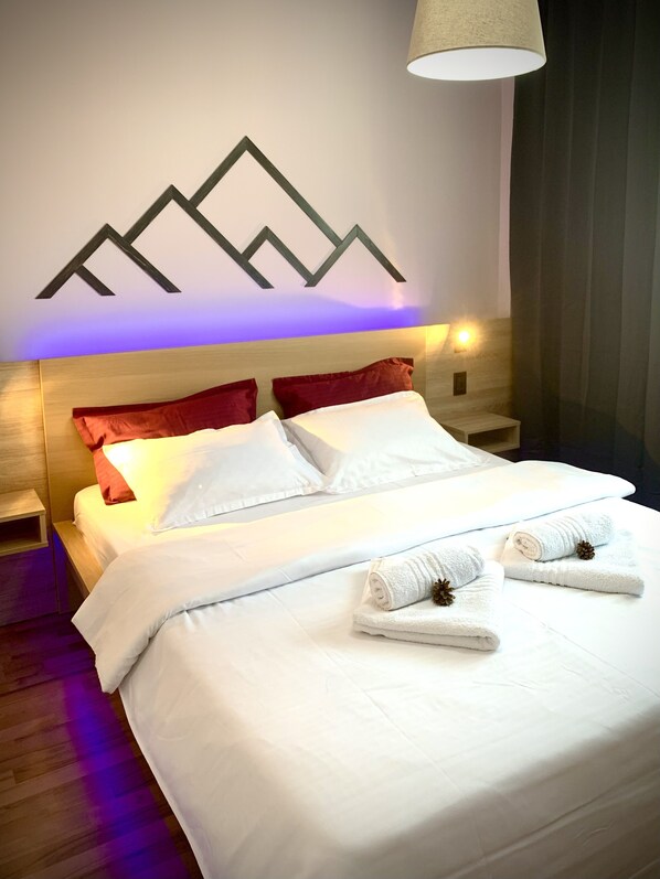 2 bedrooms, iron/ironing board, free WiFi, bed sheets - Deluxe Apartment in Brasov, Transylvania
close to train station and old town (Brașov)