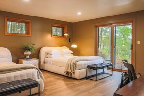 Escritorio, cuna de viaje, wifi y ropa de cama